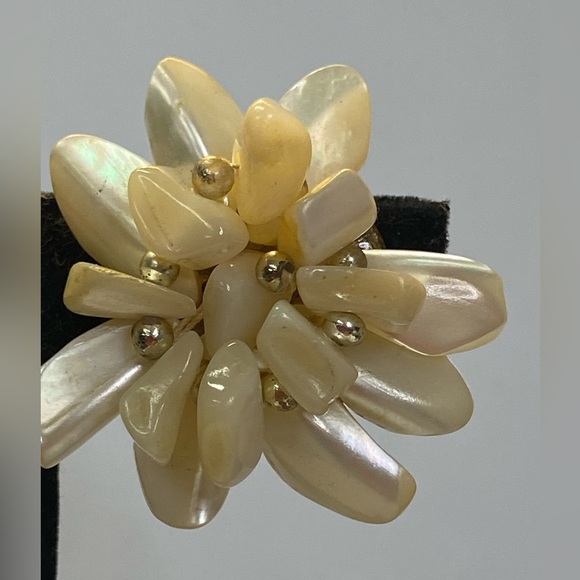 MADE IN JAPAN, VINTAGE CLIP ON EARRINGS. - Picture 2 of 9